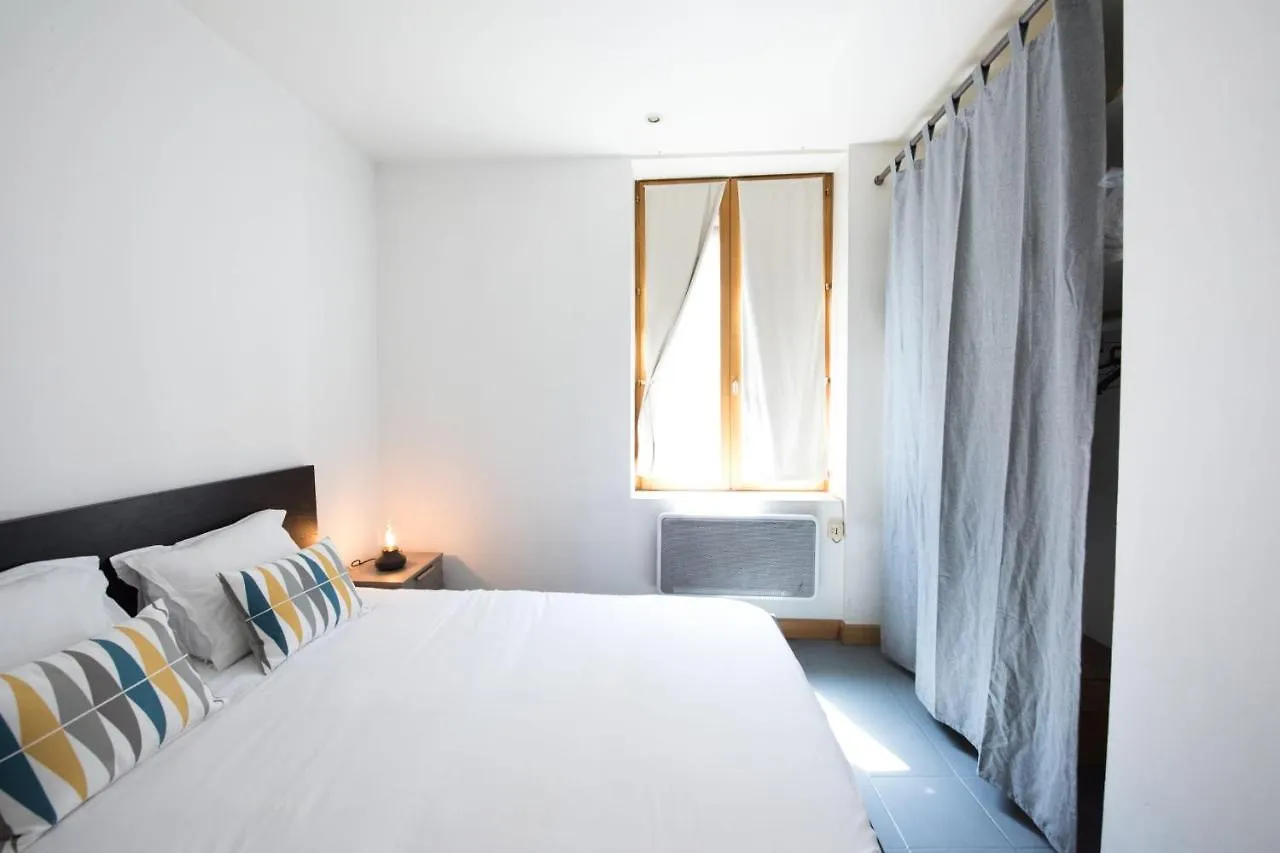 Appartement Le St Pierre - Style et Caractère à 10min du Vieux Lyon 0*,  France